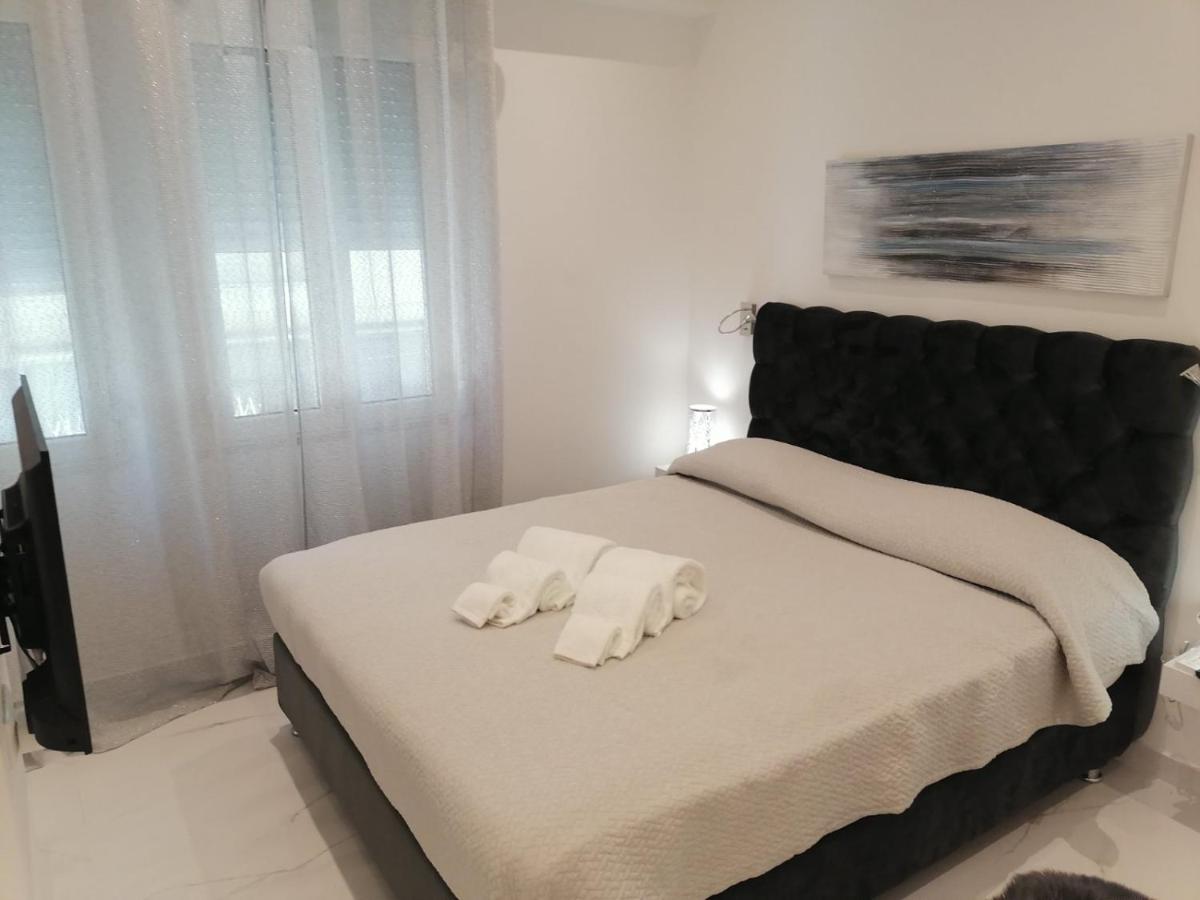The Syntagma Luxury Suite Athens Exterior photo